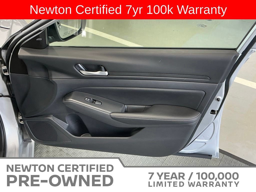 Used 2025 Nissan Altima 2.5 SV FWD image 36