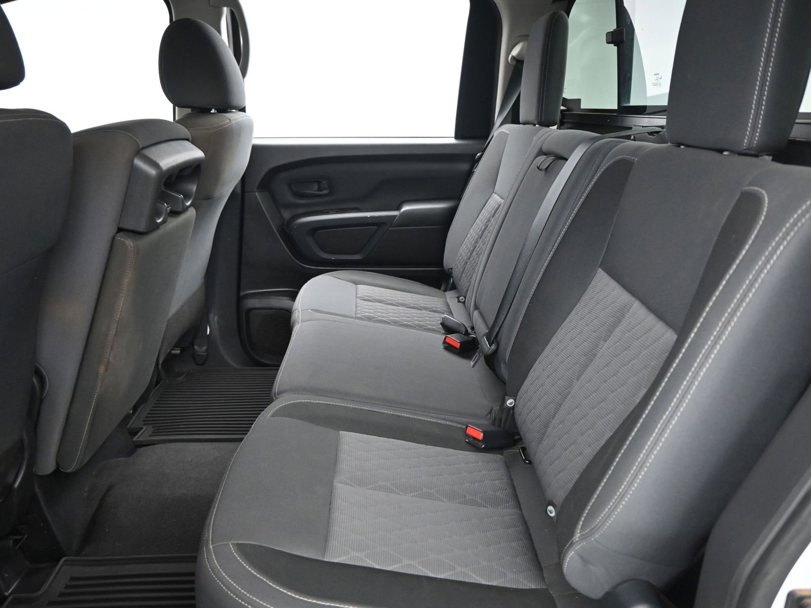 Used 2022 Nissan Titan S image 11