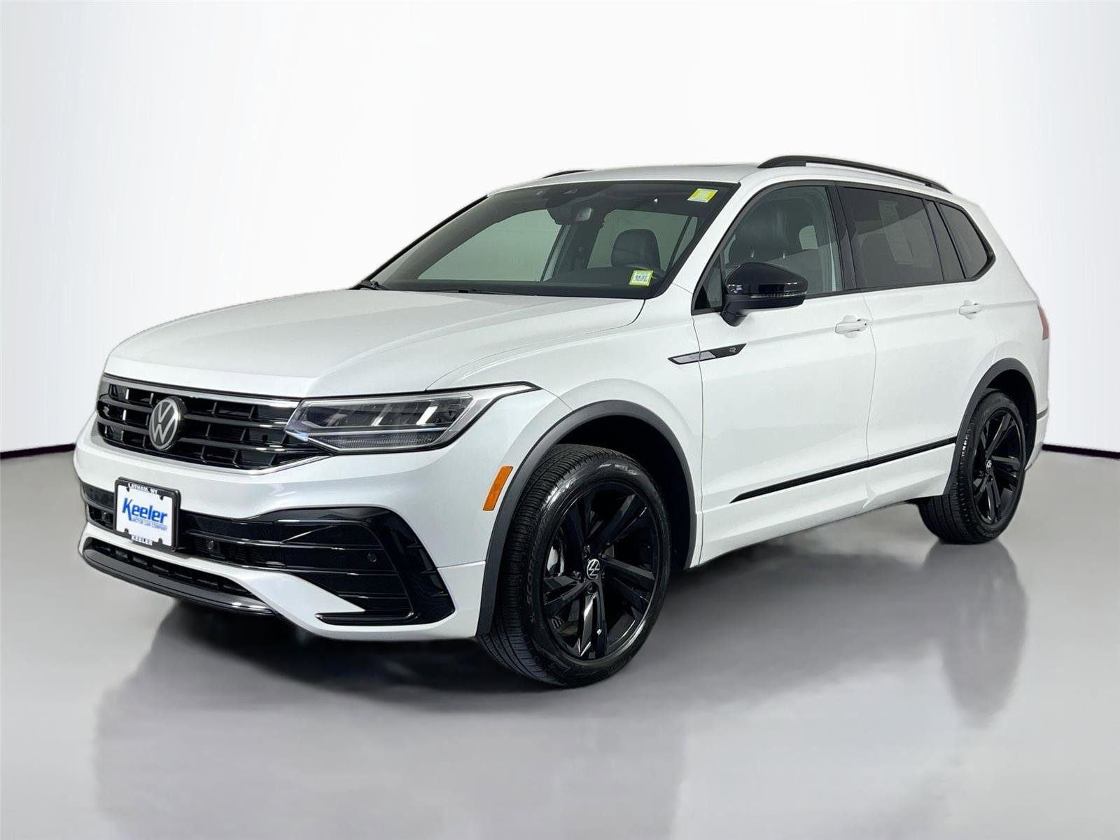 Used 2024 Volkswagen Tiguan SE R-Line AWD/4WD image 2