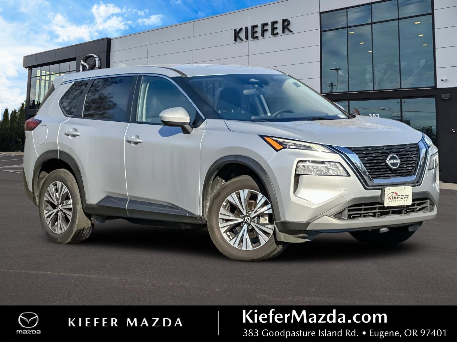 Used 2023 Nissan Rogue SV image 1