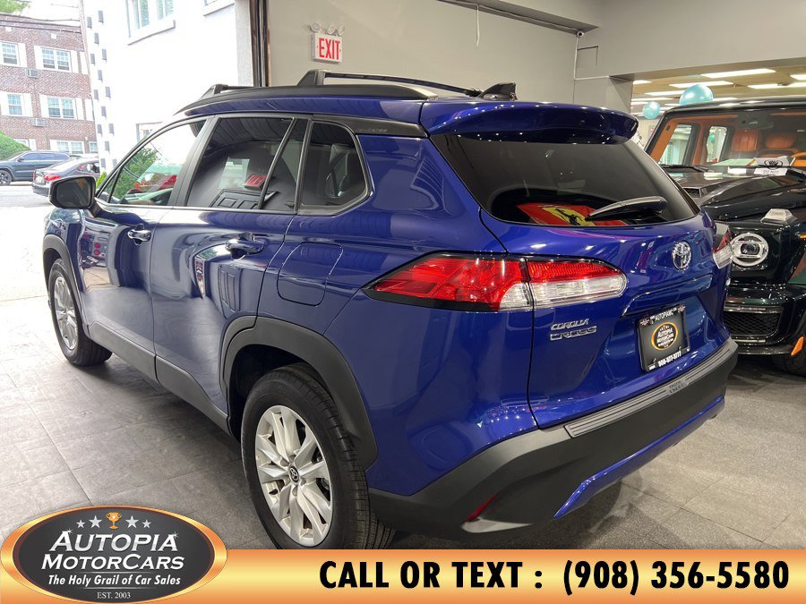 Used 2025 Toyota Corolla Cross LE w/ Moonroof Package FWD image 4