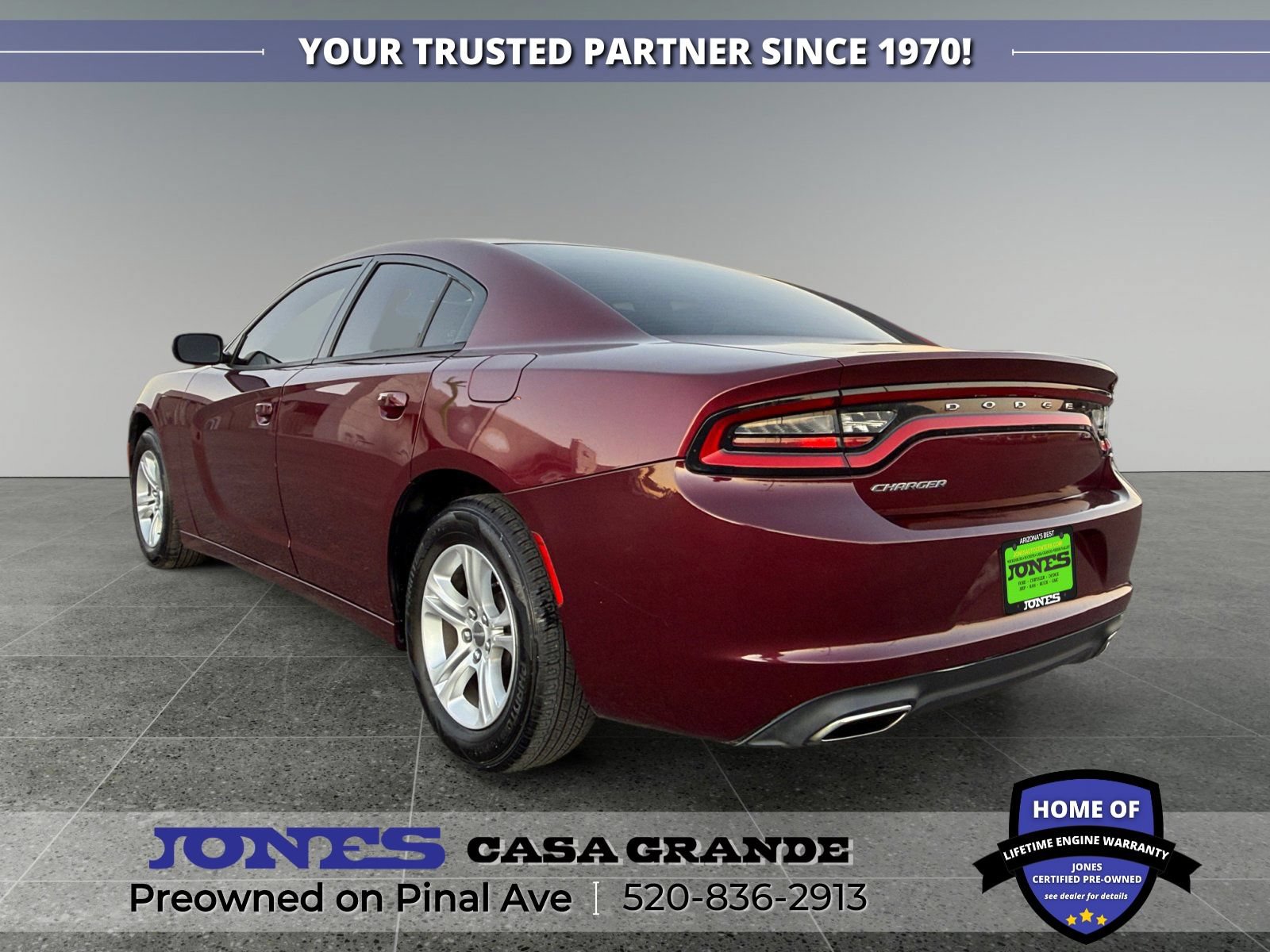 Used 2017 Dodge Charger SE RWD image 3