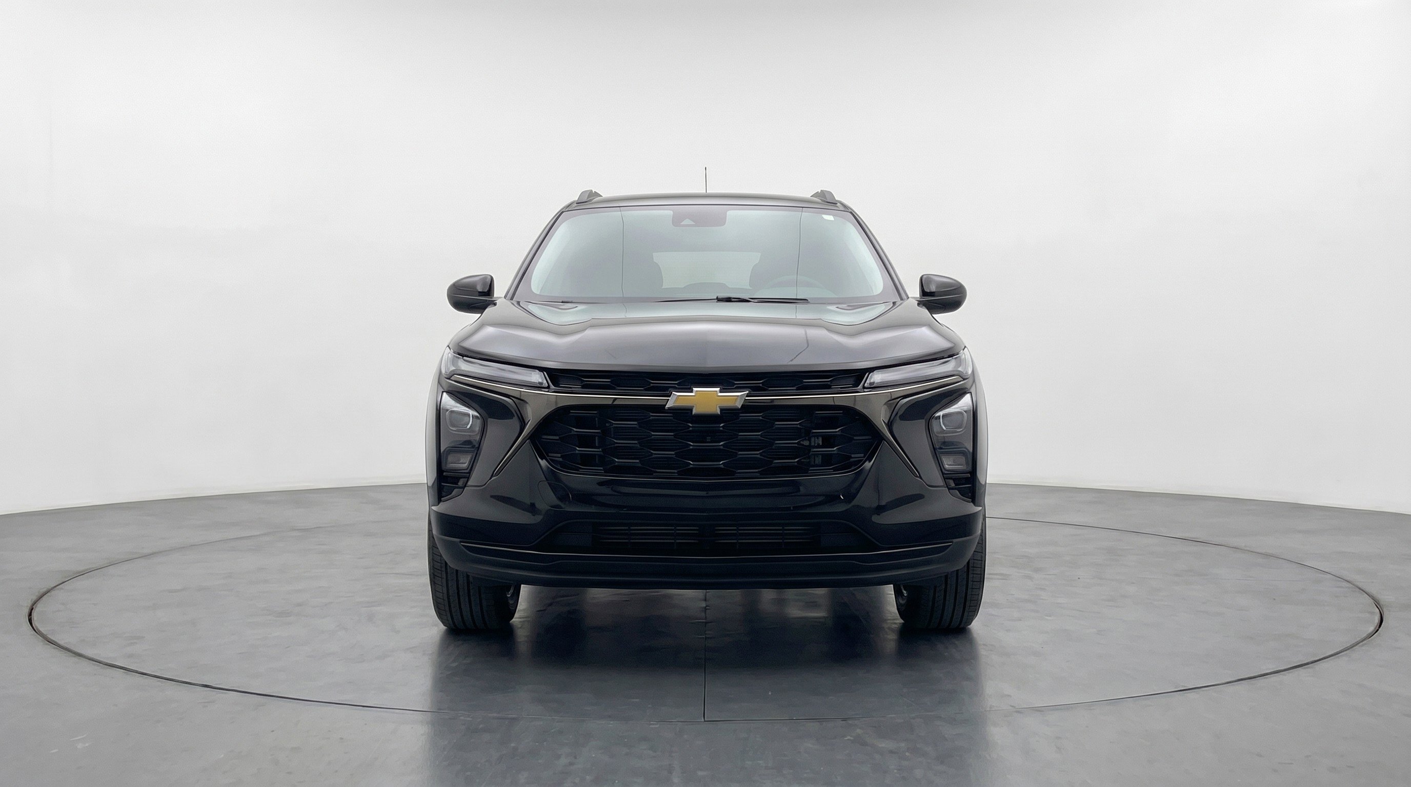 Used 2025 Chevrolet Trax LT FWD image 2