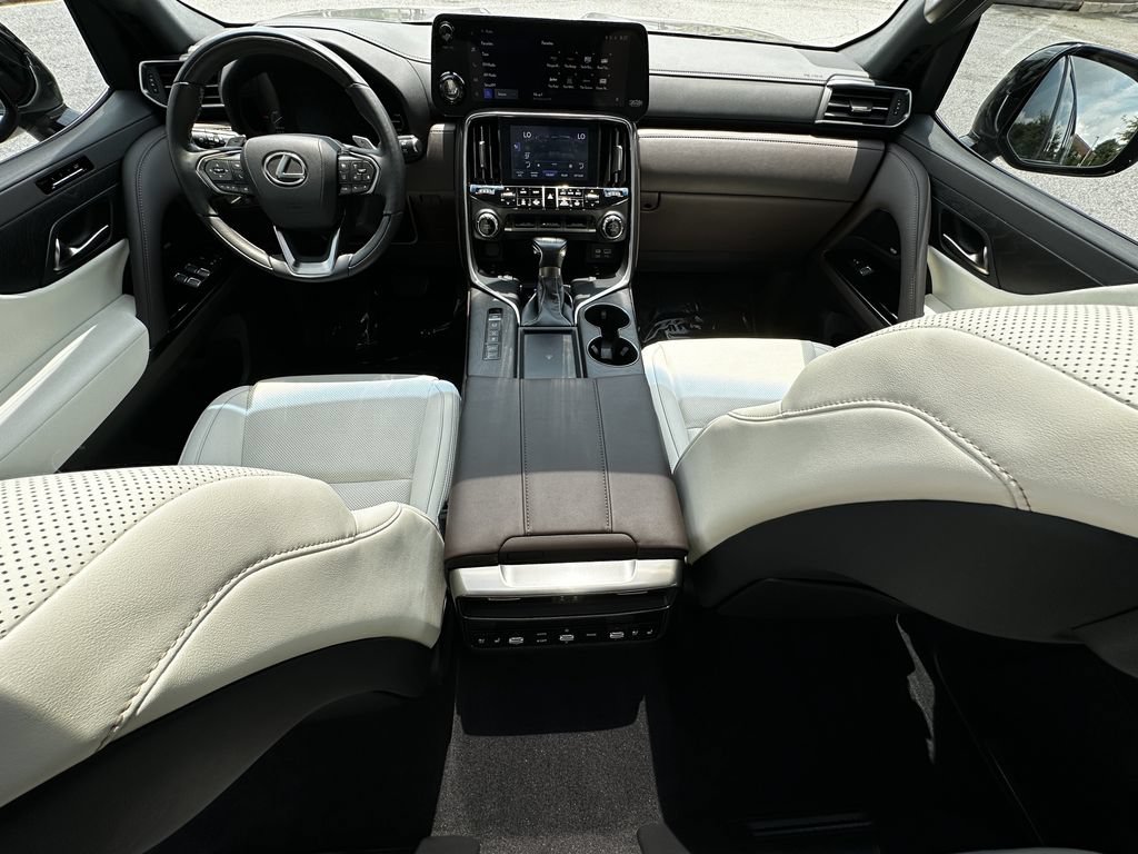 Used 2024 Lexus LX 600 4WD w/ Appearance Package image 28