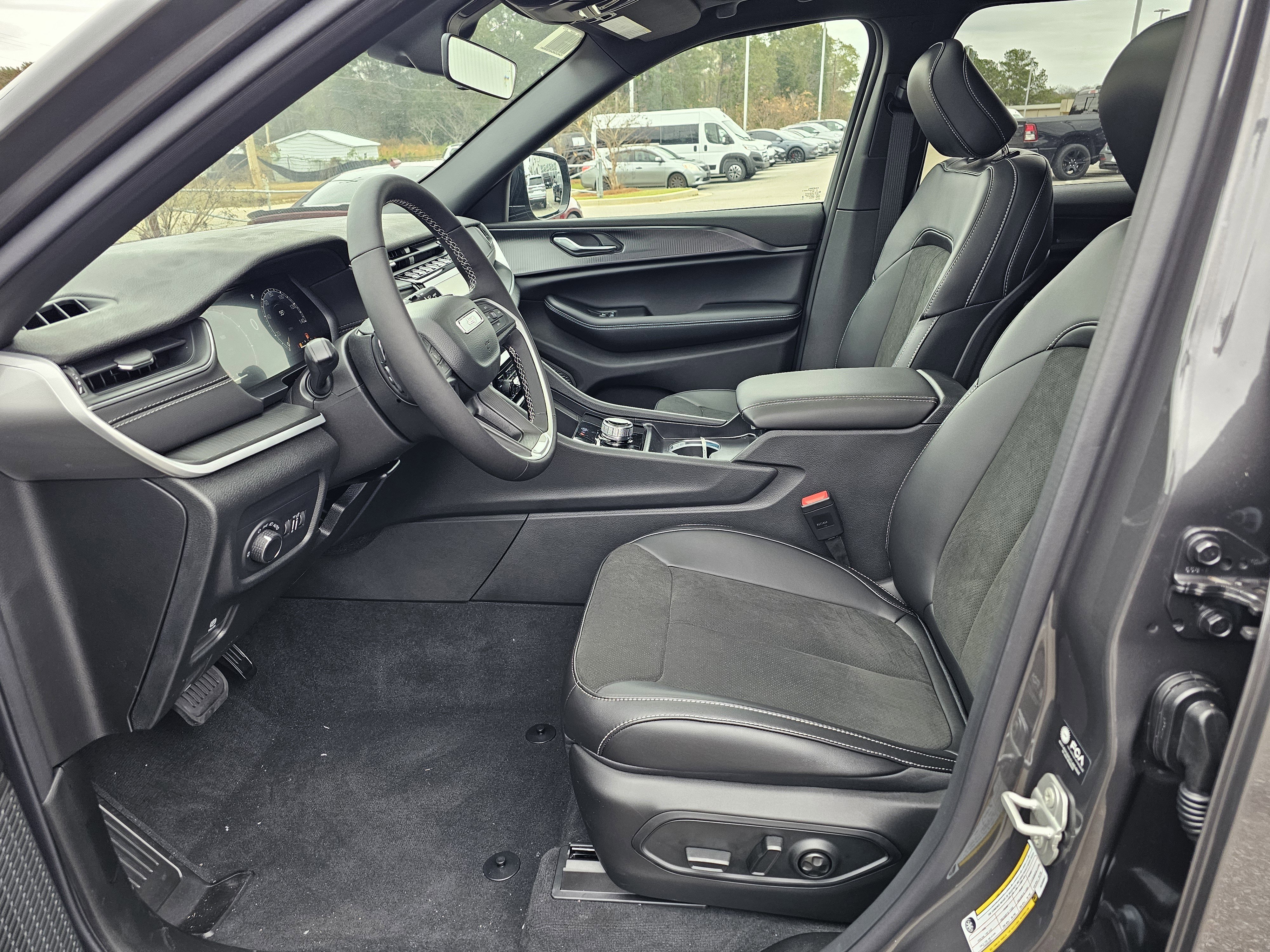 New 2025 Jeep Grand Cherokee Altitude image 15