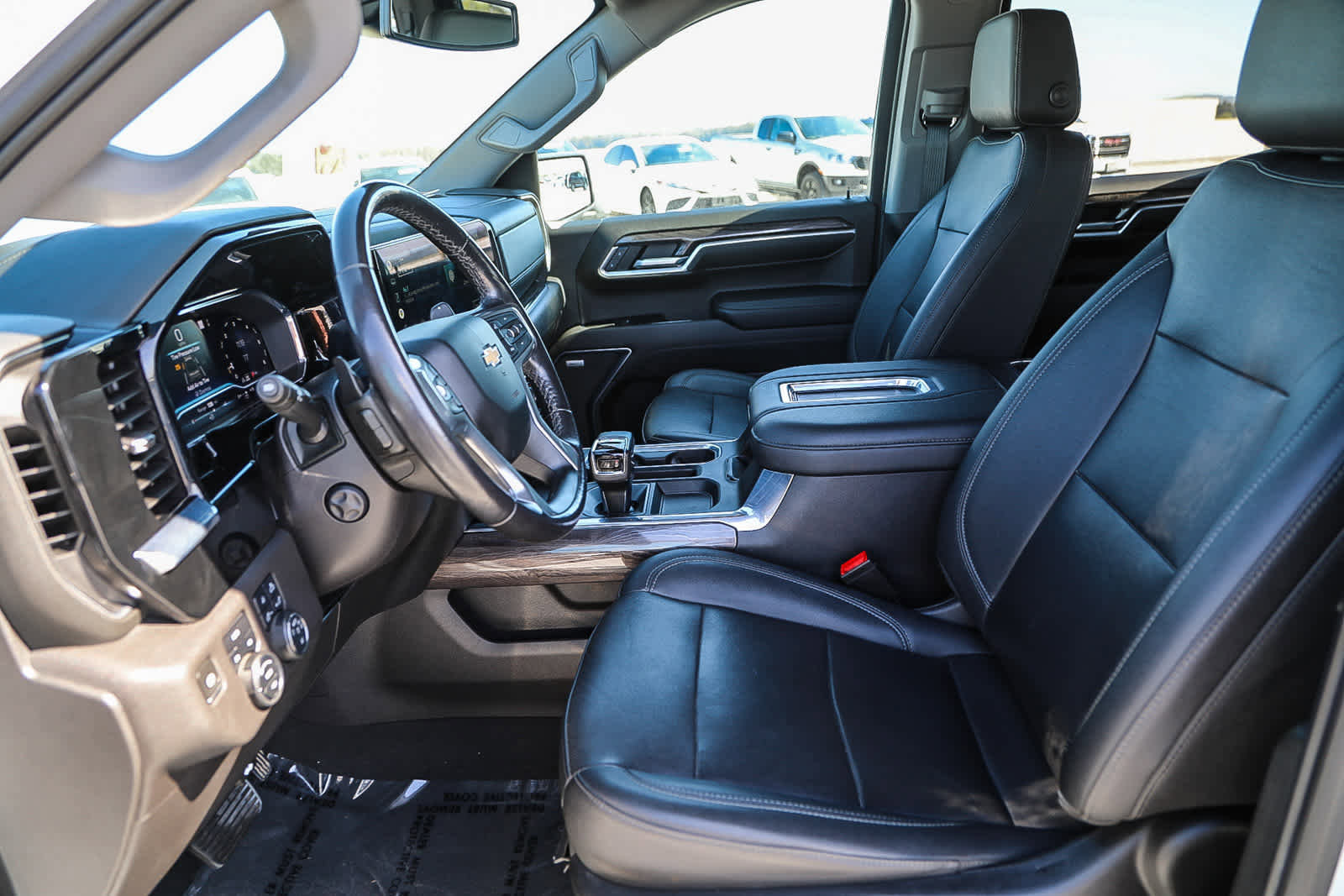 Used 2022 Chevrolet Silverado 1500 LTZ image 17