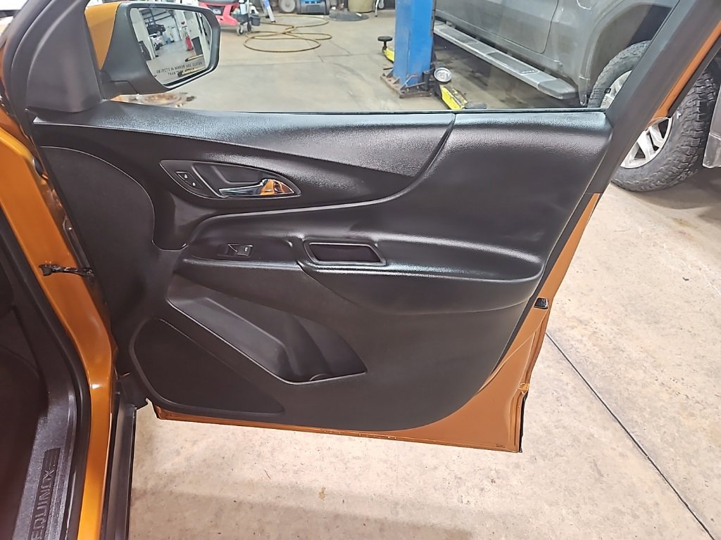 Used 2018 Chevrolet Equinox LT w/ Sun & Infotainment Package image 32