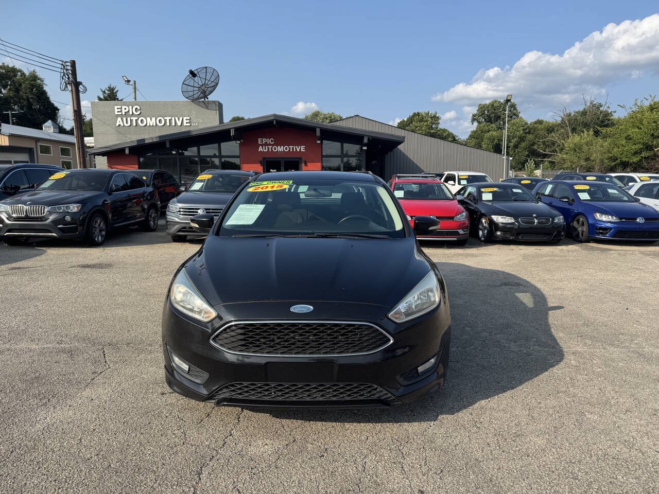 Used 2015 Ford Focus SE w/ SE Sport Package FWD image 3