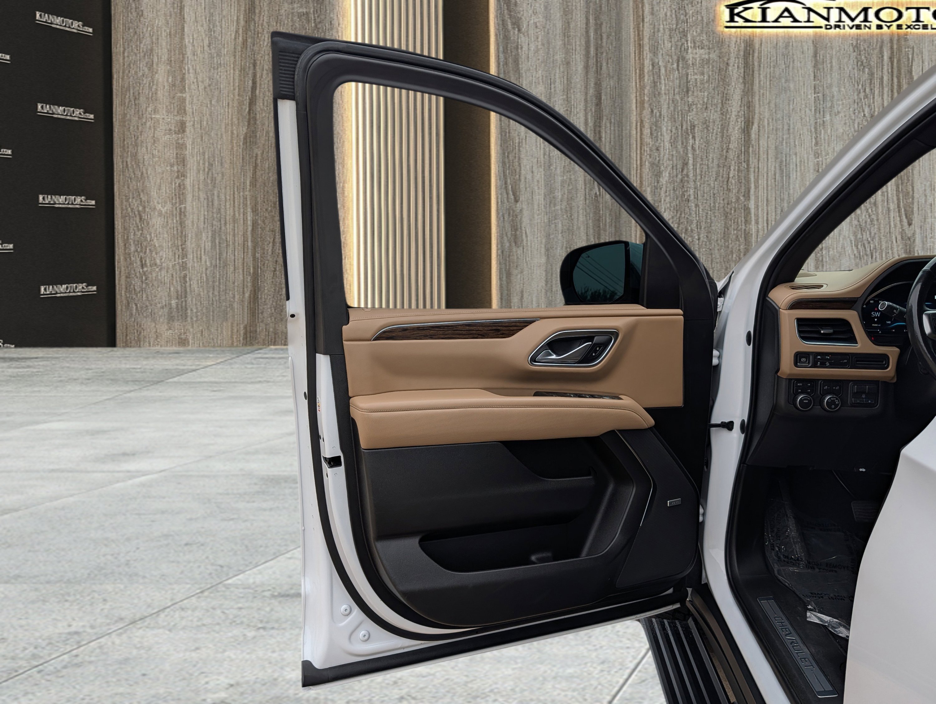 Used 2022 Chevrolet Suburban Premier w/ Max Trailering Package AWD/4WD image 19