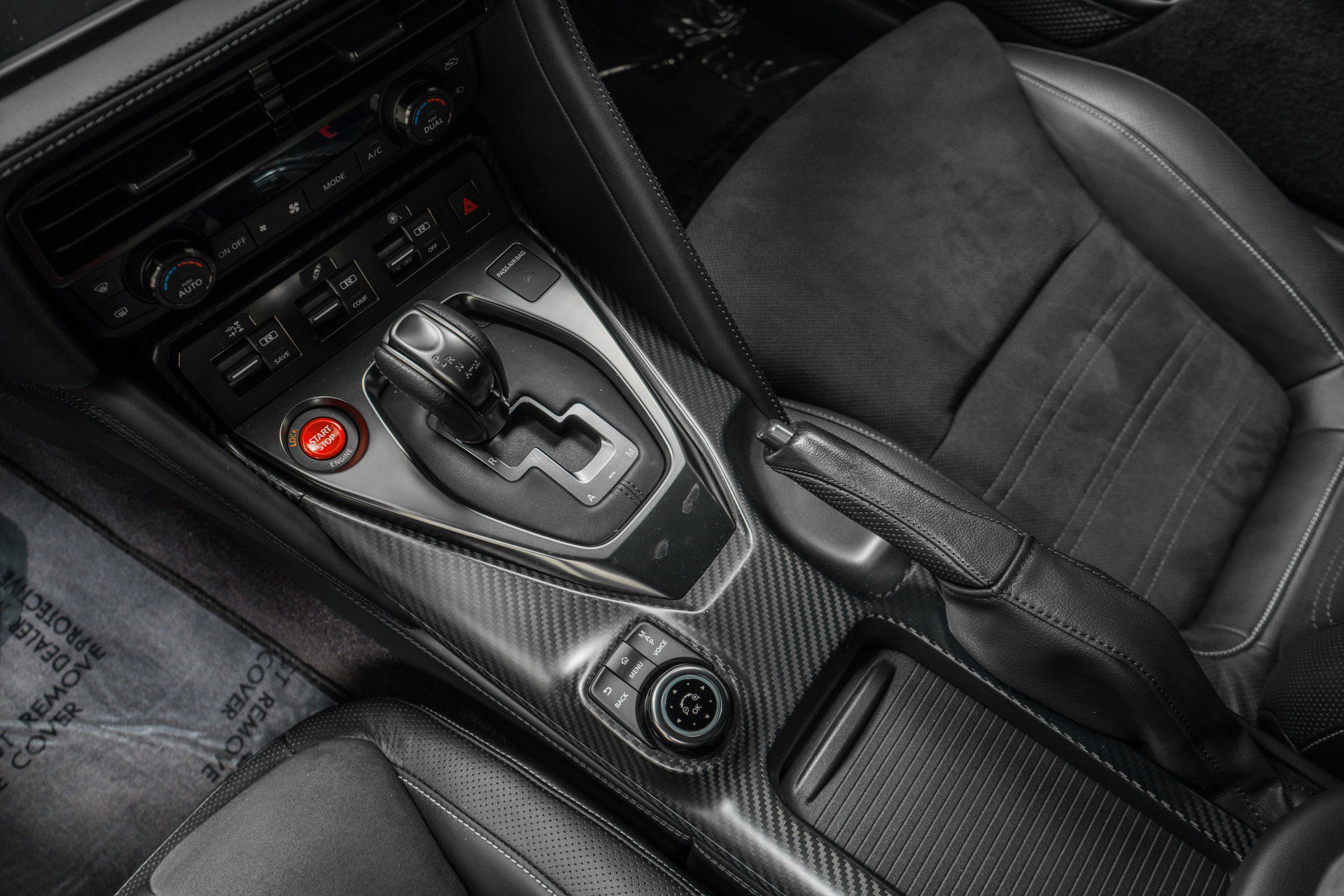 Used 2020 Nissan GT-R Premium image 29