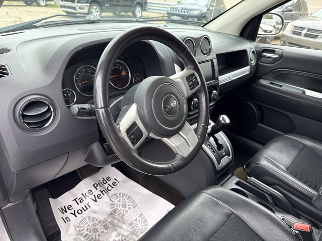 Used 2017 Jeep Compass Latitude FWD image 11