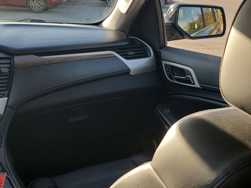 Used 2020 GMC Yukon Denali w/ Denali Premium Package image 23