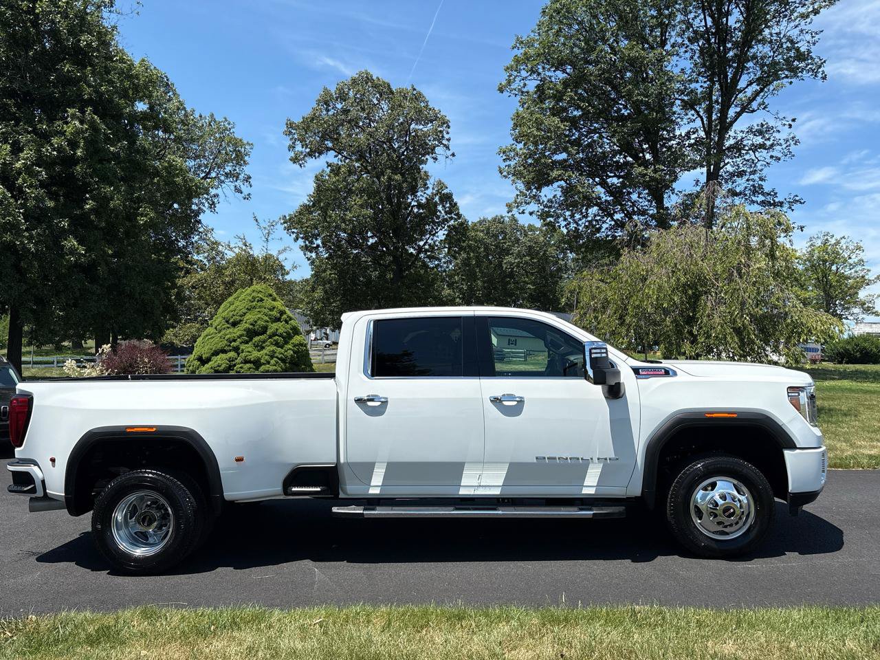 Used 2021 GMC Sierra 3500 Denali w/ Technology Package AWD/4WD image 5