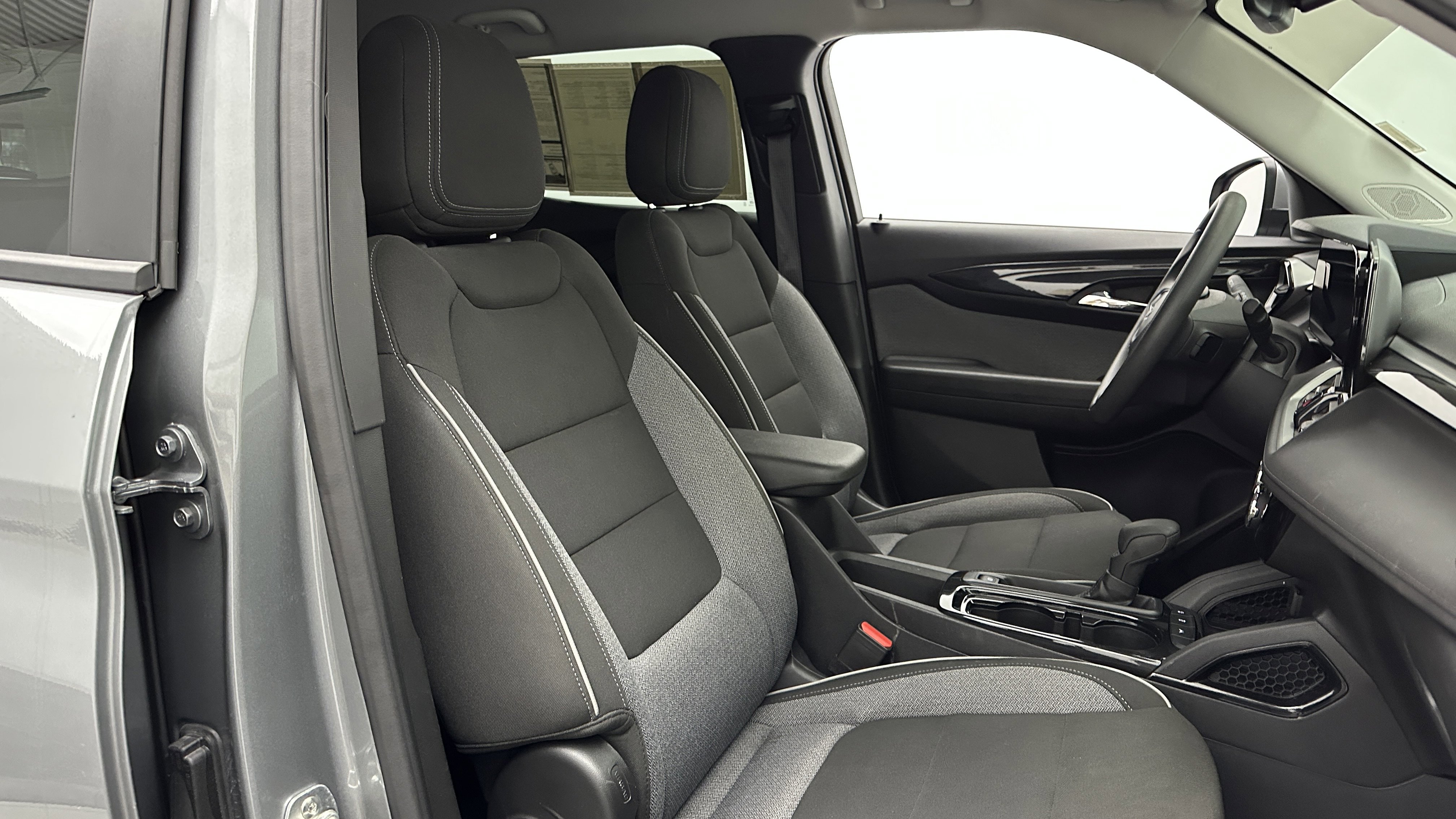 Used 2025 Chevrolet TrailBlazer LT image 32