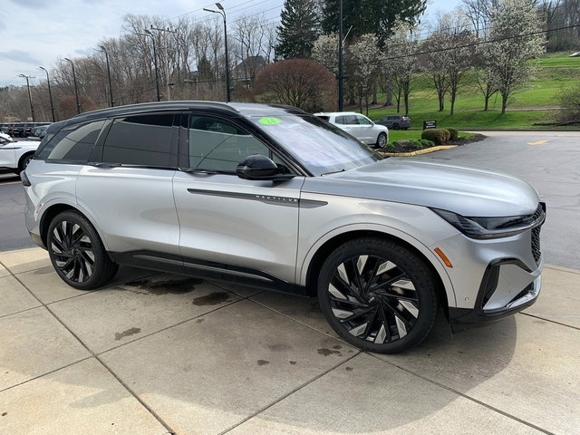 Certified 2024 Lincoln Nautilus Reserve w/ Jet Appearance Package (87T) AWD/4WD image 8