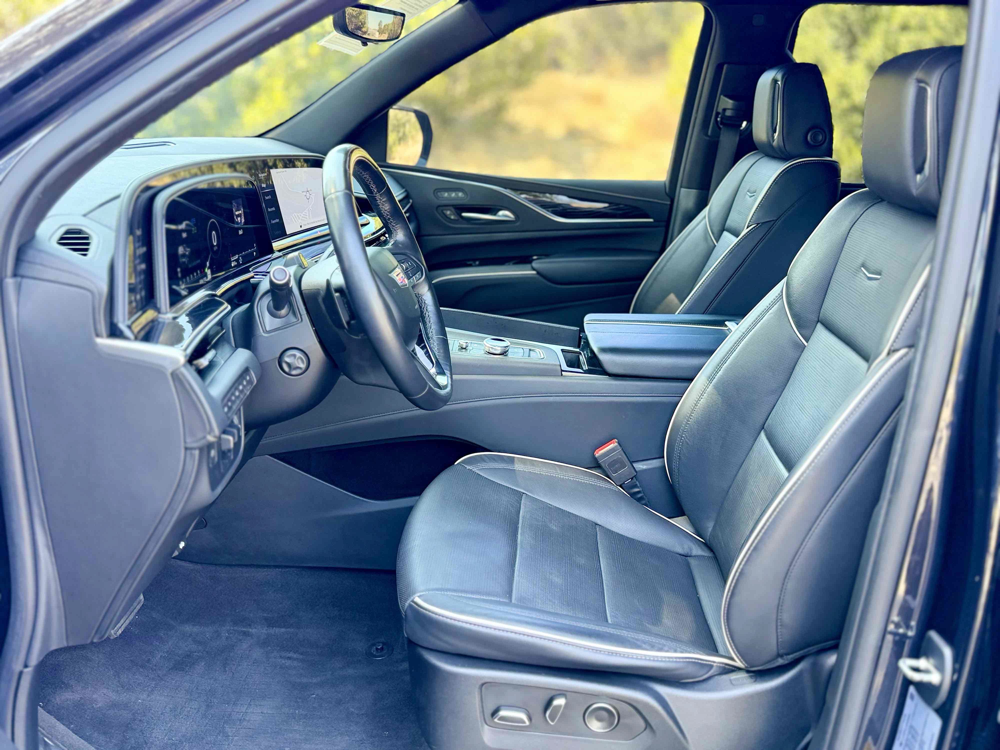 Used 2023 Cadillac Escalade ESV Sport w/ Touring Package AWD/4WD image 15