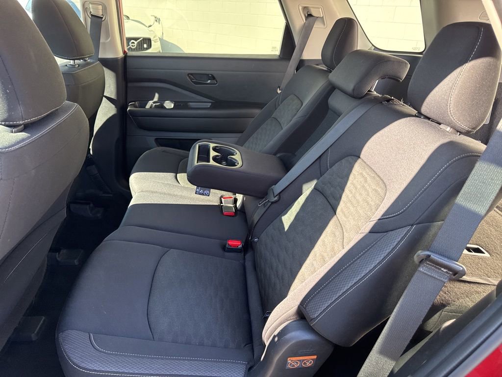 Used 2024 Nissan Pathfinder SV image 14