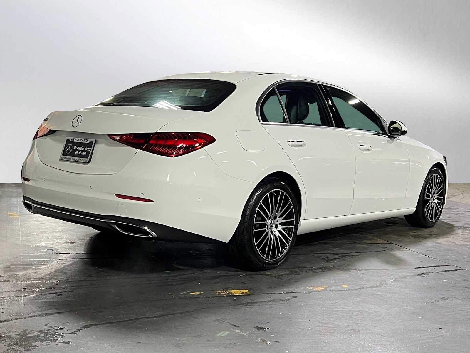 Used 2025 Mercedes-Benz C 300 Sedan image 3