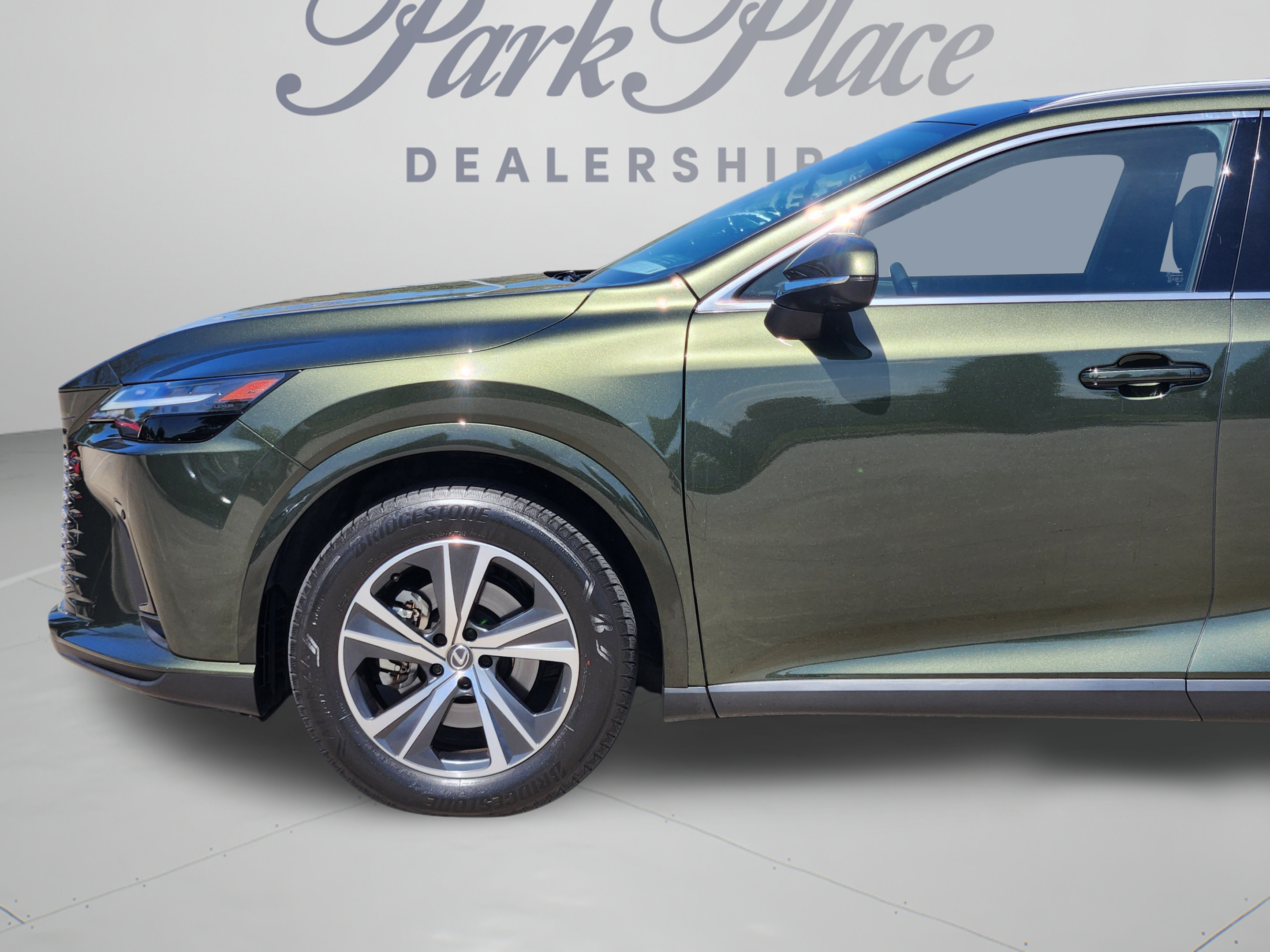 Used 2025 Lexus RX 350 Premium w/ Accessory Package (Z1) FWD image 32