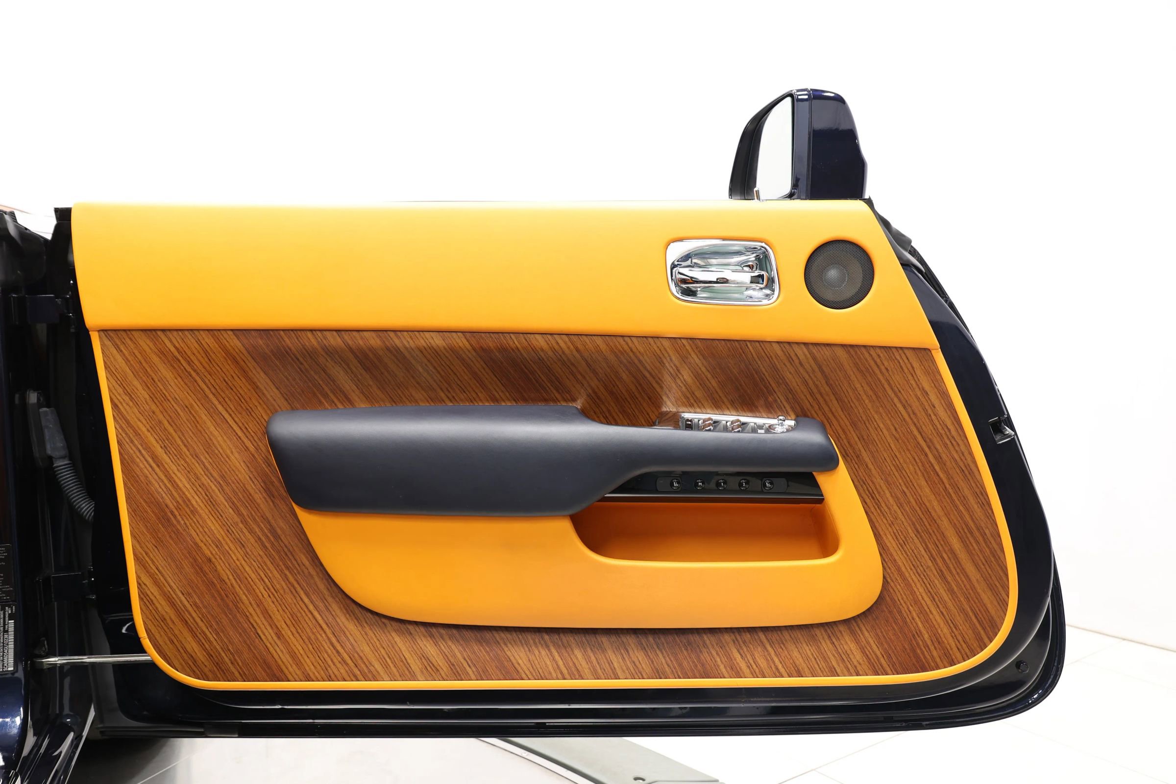 Used 2016 Rolls-Royce Dawn image 10