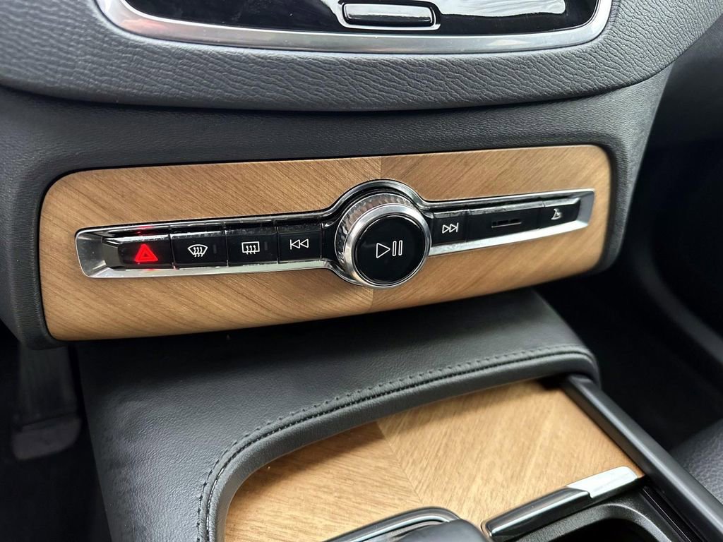 Used 2023 Volvo XC90 B6 Plus w/ Protection Package Premier image 21