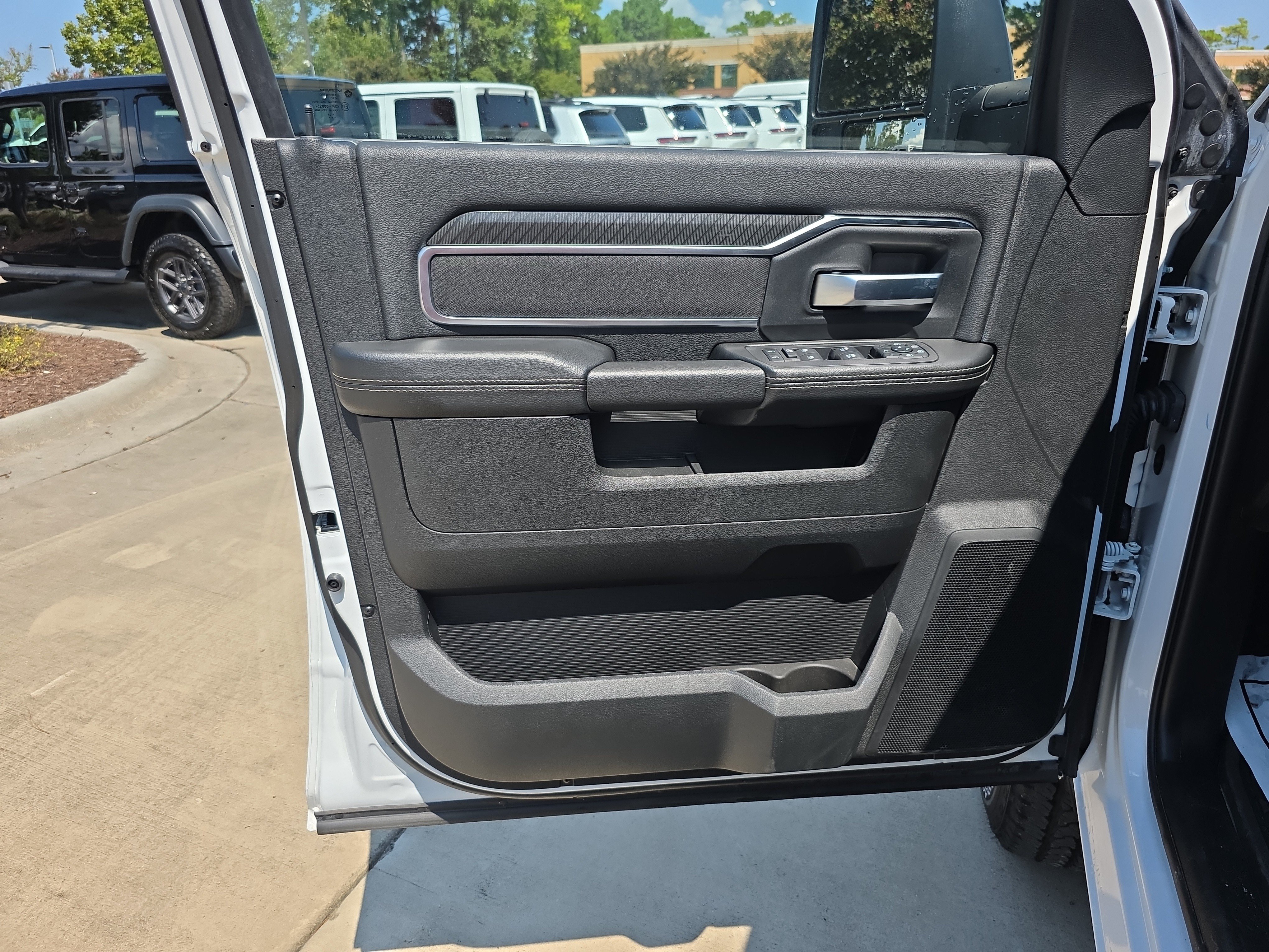 Used 2025 RAM 3500 Big Horn AWD/4WD image 13
