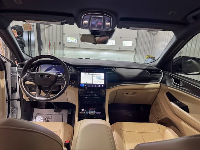 Used 2023 Jeep Grand Cherokee L Limited w/ Luxury Tech Group II AWD/4WD image 19