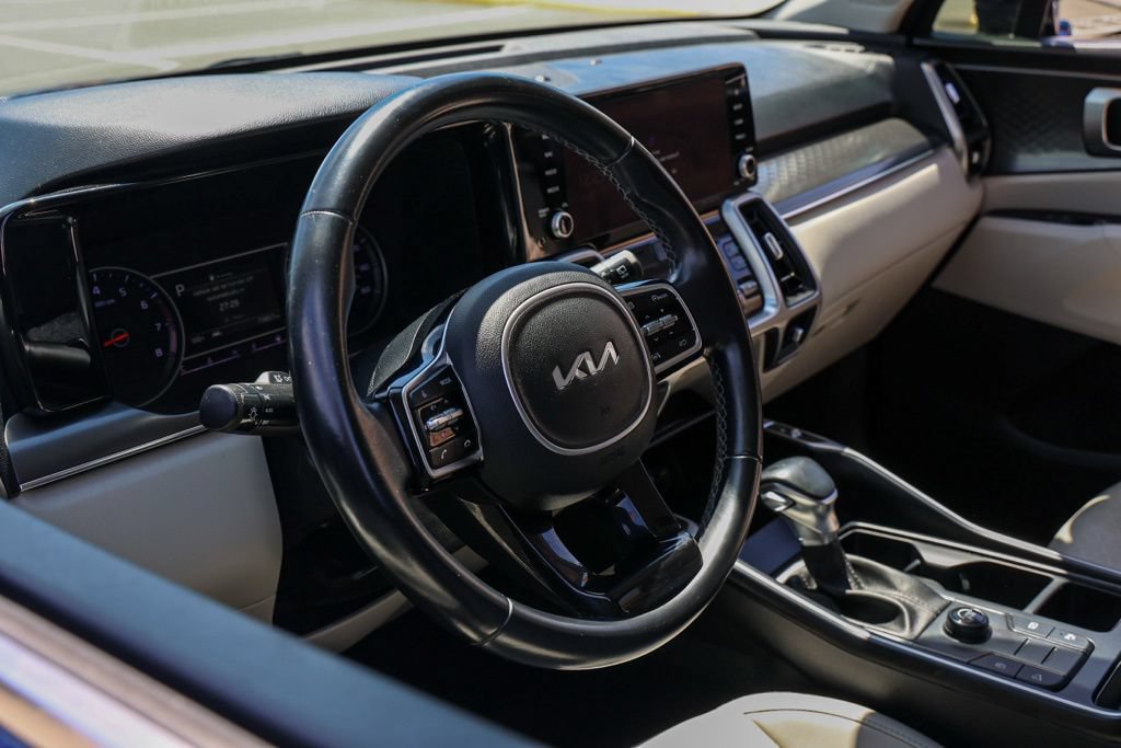 Used 2023 Kia Sorento S w/ Panoramic Sunroof Package FWD image 14
