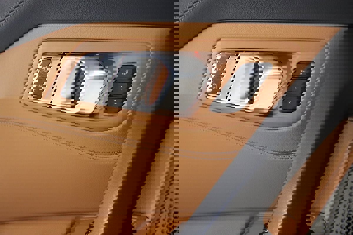 Used 2024 BMW Z4 M40i w/ Premium Package image 21