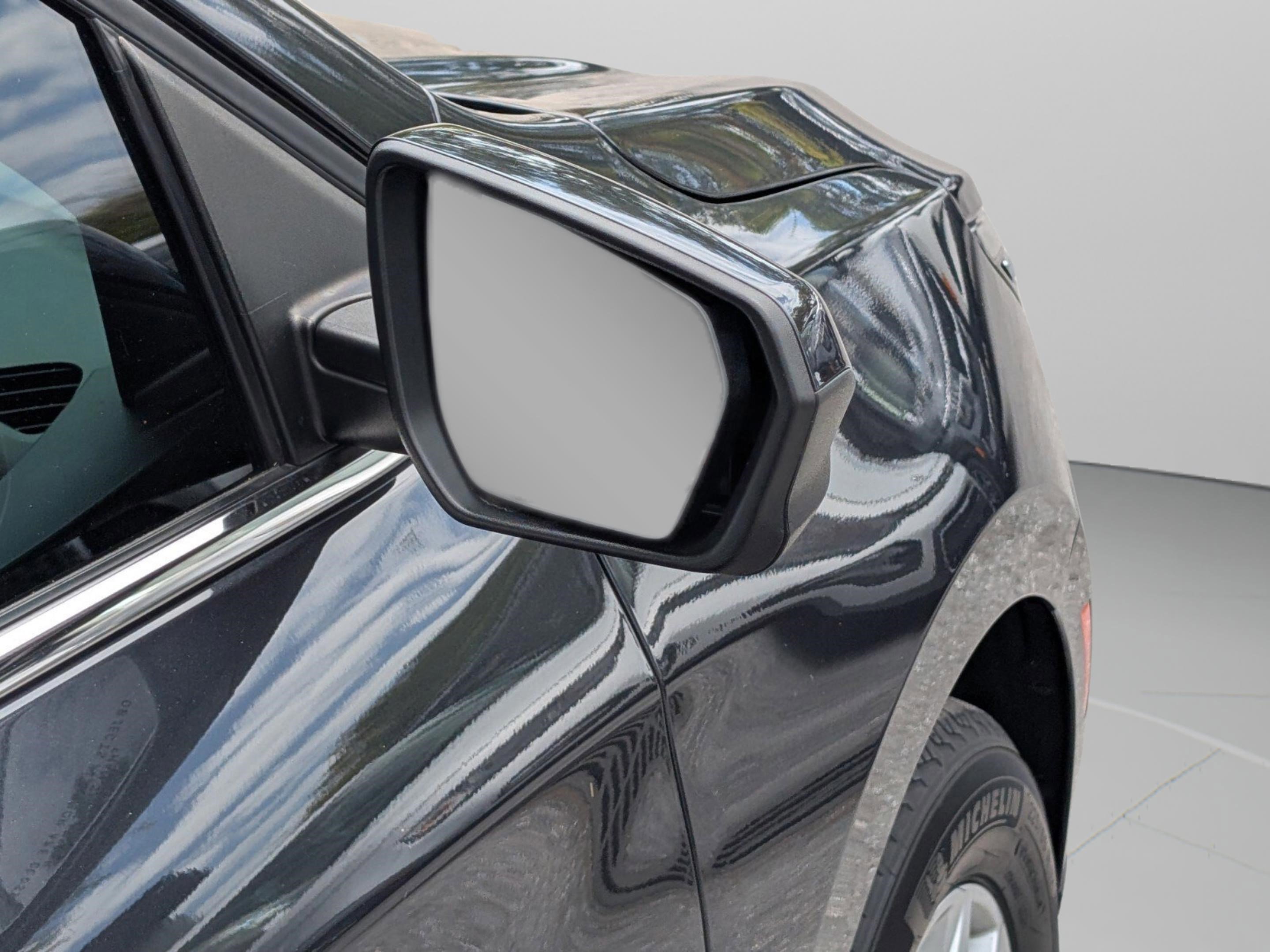 Used 2023 Chevrolet Equinox LT FWD image 40