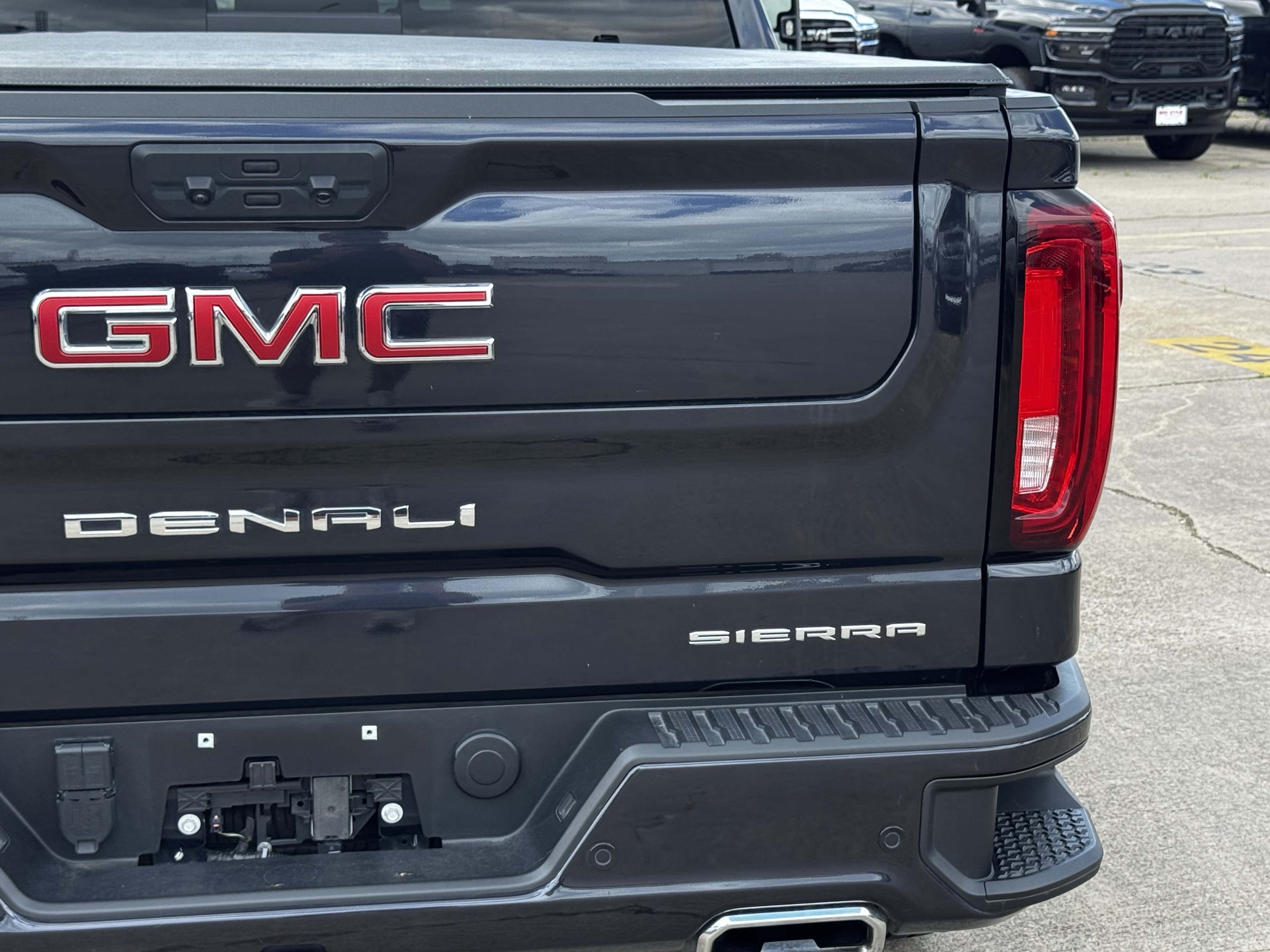 Used 2025 GMC Sierra 1500 Denali w/ Denali Reserve Package AWD/4WD image 11