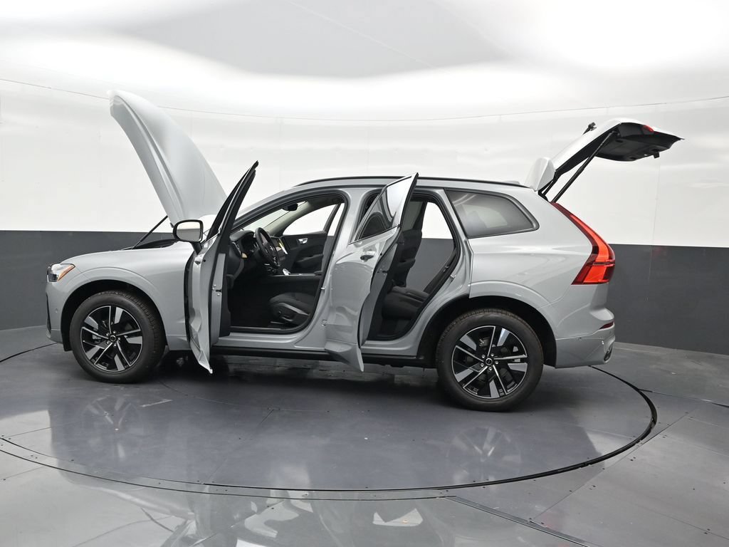 New 2026 Volvo XC60 B5 Plus AWD/4WD image 31
