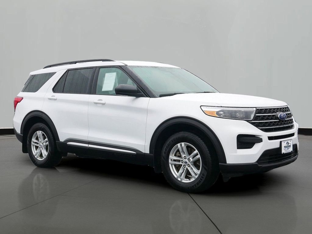 Used 2020 Ford Explorer XLT w/ Comfort Package image 4