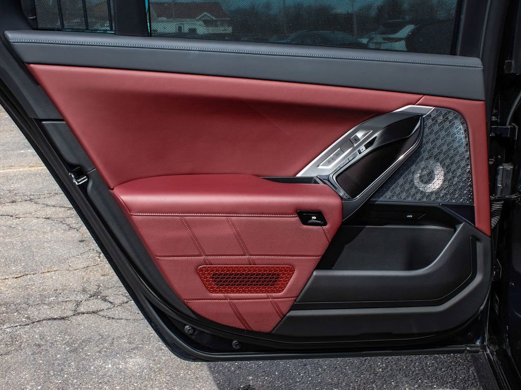 Used 2024 BMW i7 xDrive60 image 12