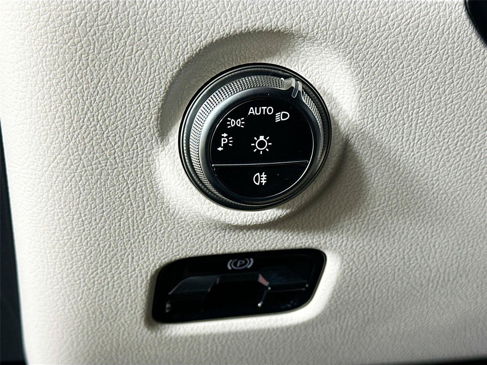 Used 2026 Mercedes-Benz C 300 4MATIC Sedan image 10