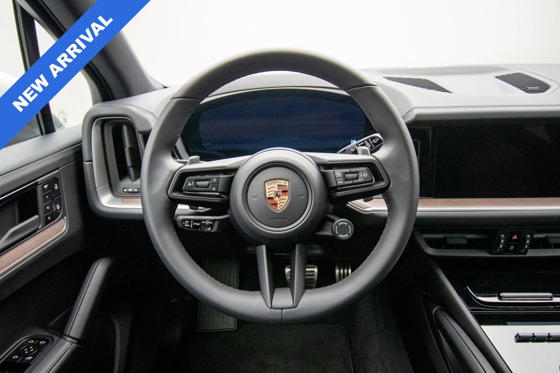 Used 2025 Porsche Cayenne S AWD/4WD image 11