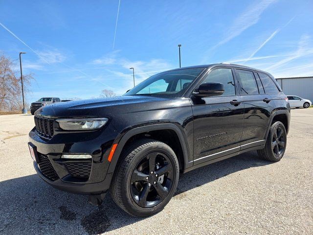 Certified 2023 Jeep Grand Cherokee Limited w/ Black Appearance Package AWD/4WD image 3