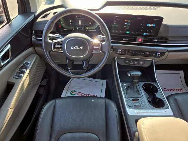 Used 2025 Kia Carnival FWD image 14