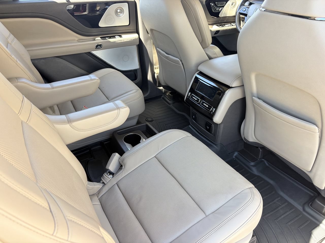 Used 2020 Lincoln Aviator Reserve w/ Equipment Group 202A AWD/4WD image 17
