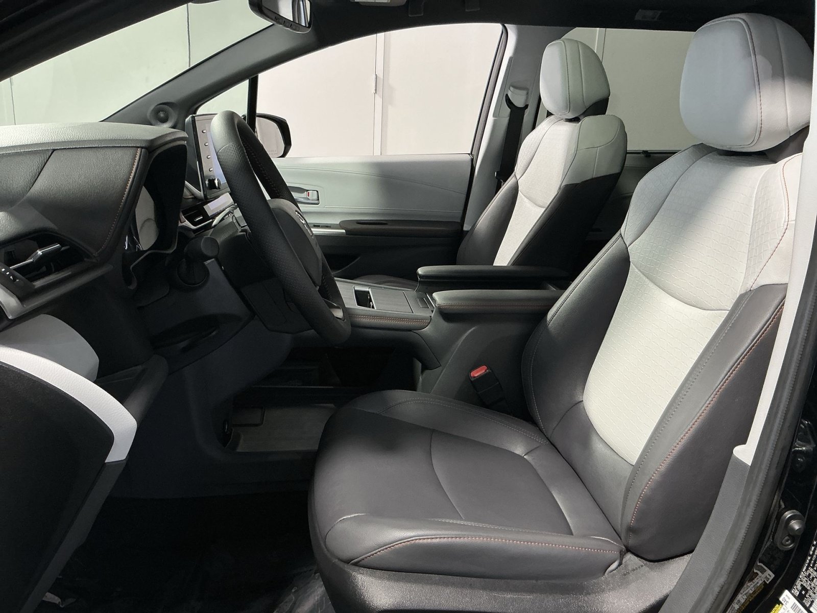 Used 2024 Toyota Sienna XSE w/ XSE Plus Package AWD/4WD image 14