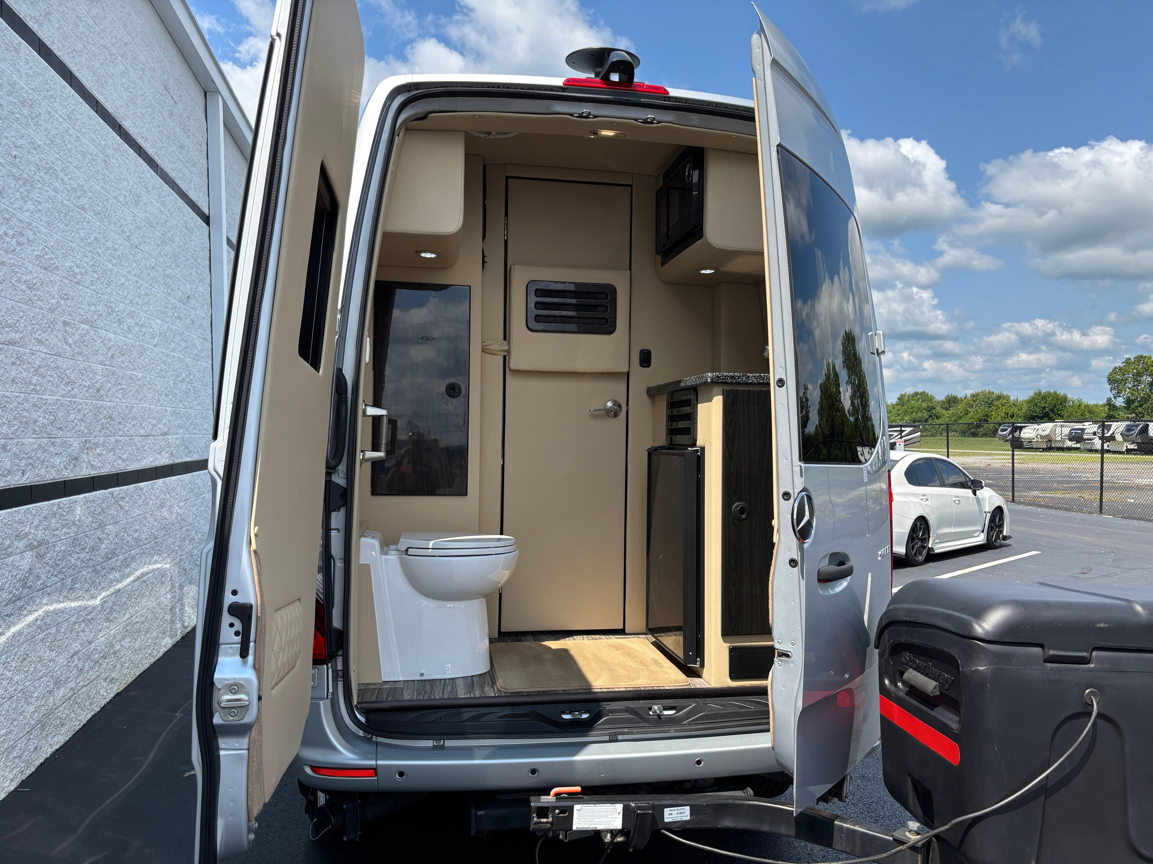 Used 2020 Mercedes-Benz Sprinter 2500 w/ Windows All Around Package image 14