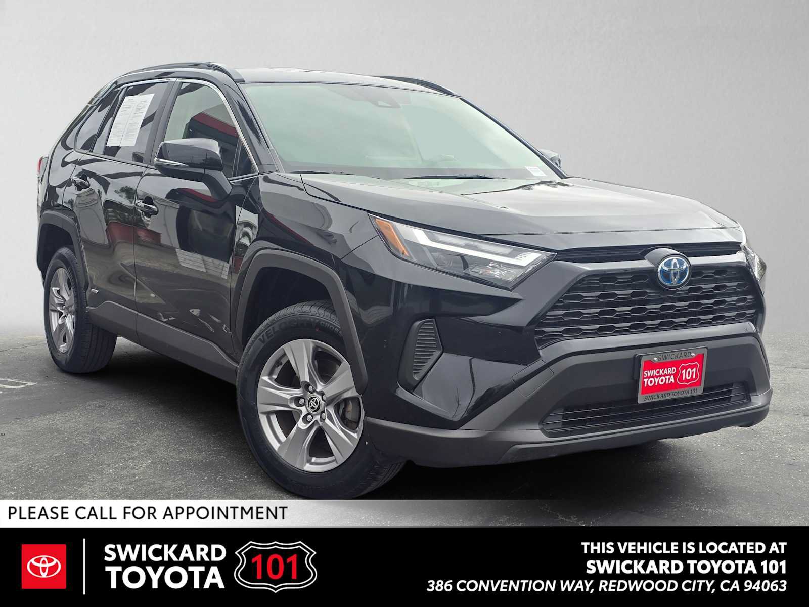 Used 2024 Toyota RAV4 XLE AWD/4WD image 1