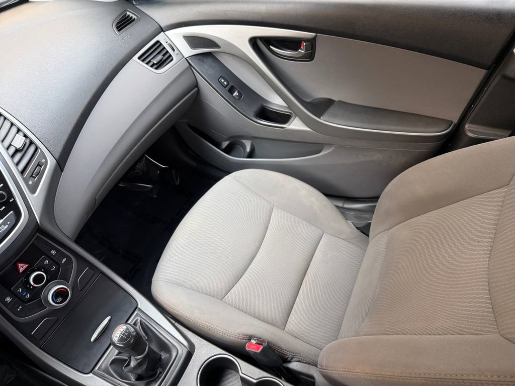 Used 2014 Hyundai Elantra SE FWD image 16