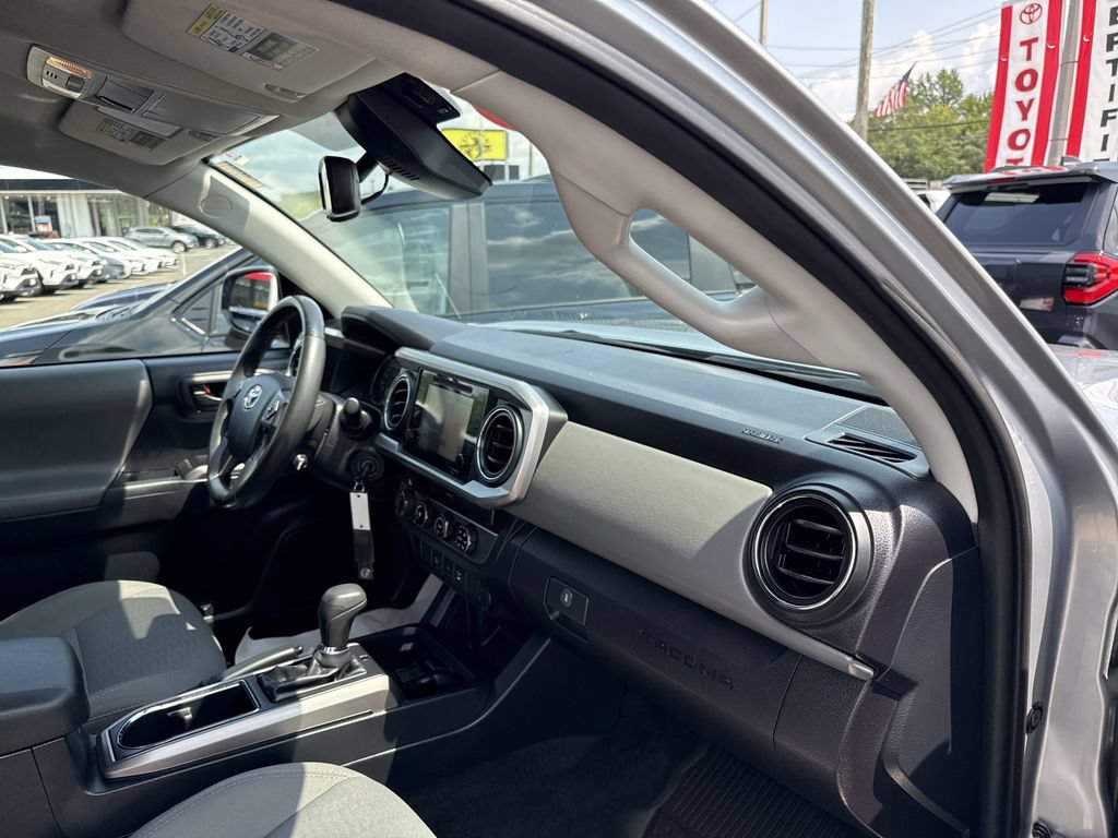 Used 2018 Toyota Tacoma SR5 AWD/4WD image 36
