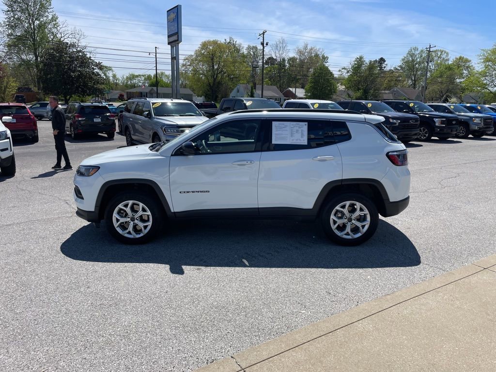 Used 2025 Jeep Compass Latitude image 45