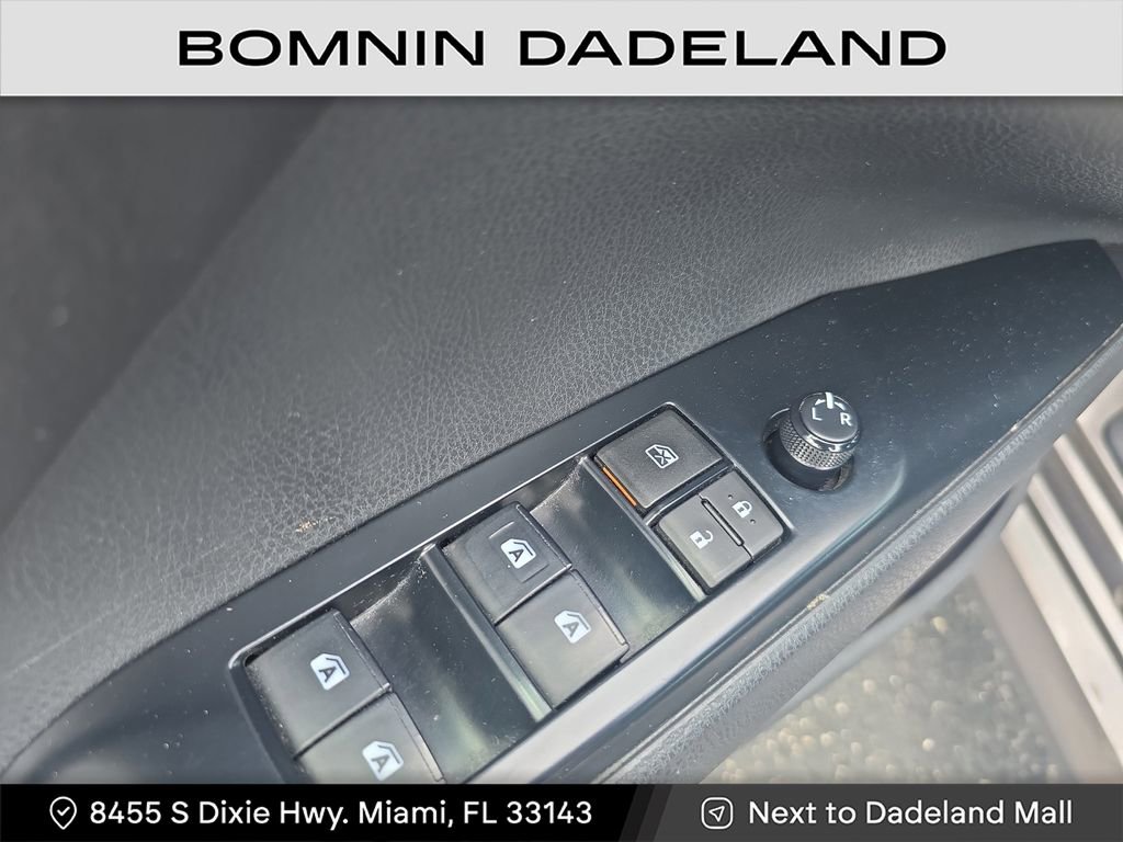 Used 2020 Toyota Camry LE image 9