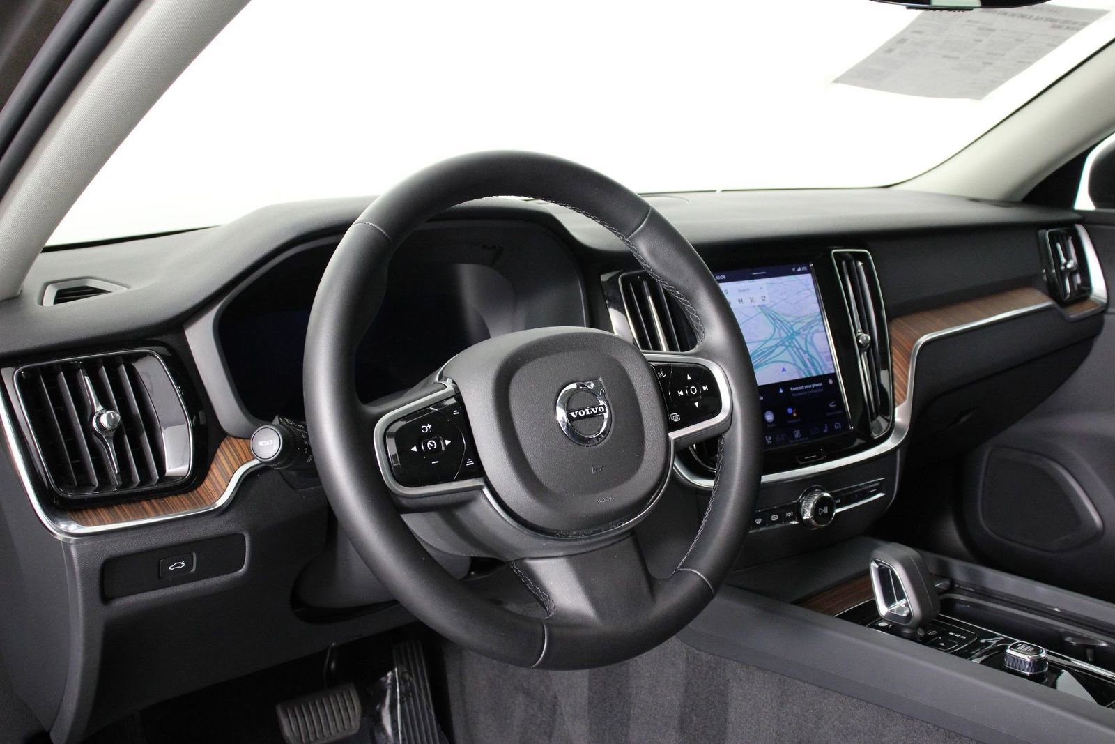 Certified 2025 Volvo V60 B5 Cross Country Plus image 14