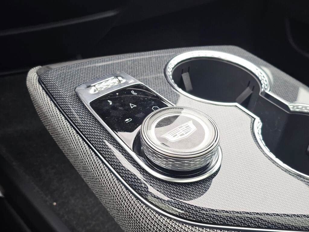 New 2026 Cadillac Optiq Luxury 2 image 35