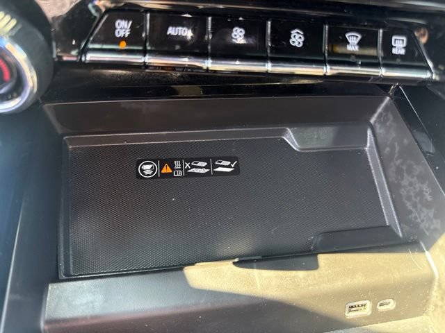 Used 2025 Chevrolet Suburban High Country AWD/4WD image 34