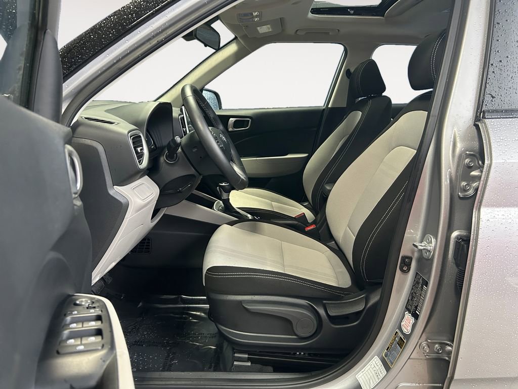 Used 2025 Hyundai Venue SEL image 15